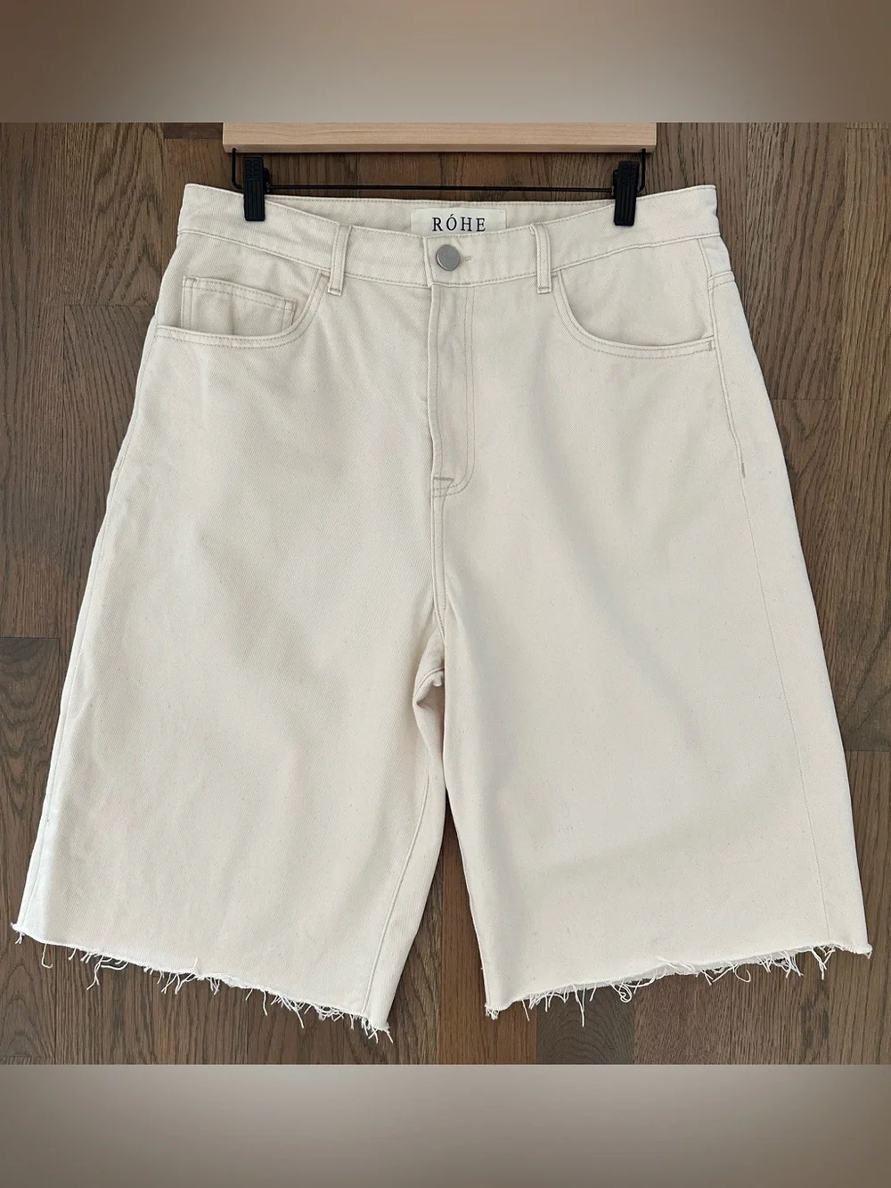 Róhe Shorts Baggy Fit Raw Hem Denim Bermuda Shorts Ecru Cream FR 42 / US 10